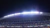 Kurz vor dem Anpfiff im Nationalstadion von Costa Rica informieren Polizisten einen Nationalspieler über eine Unterhaltsklage gegen ihn. (Archivbild)
