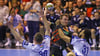 Zuletzt traf der SC Magdeburg am 5. März 2025 aufeinander. Felix Claar und Co. behielten gegen Gleb Kalarash (l.) und Jeremy Toto mit 31:24 die Oberhand.