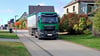 Ein Lkw von vielen, der durch die Feldstraße in Siebigerode fuhr.