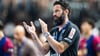Magdeburgs Trainer Bennet Wiegert bleibt kaum Zeit, seine Mannschaft zu trainieren. (Archivbild)
