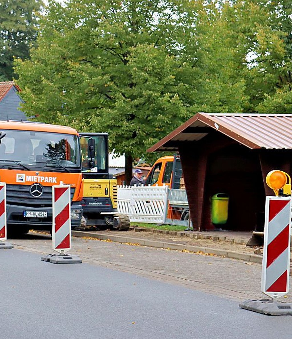 Seit dem 1. Oktober wird die Bushaltestelle in Jahrstedt-Germenau barrierefrei umgebaut.