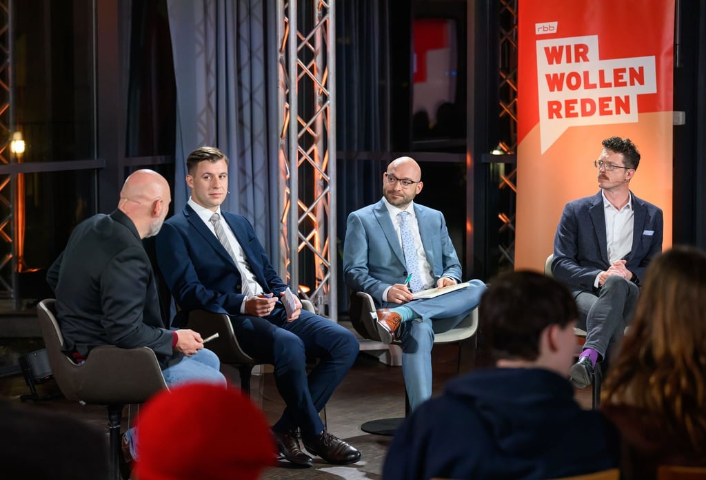 Kontroverse Debatte im RBB-Livetalk „Wir wollen reden“ in Bad Freienwalde zum Erstarken der AfD.