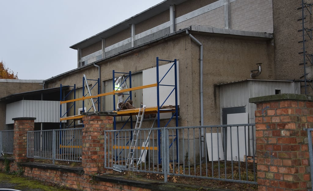 Nicht nur an der Fassade der früheren Kalbenser Großbäckerei wird aktuell gearbeitet.
