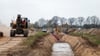 Landwirtschaftsverbände aus Niedersachsen, NRW und Hessen haben mit dem Übertragungsnetzbetreiber Amprion eine Rahmenregelung für die Umsetzung von Erdkabelprojekten vereinbart. (Archivbild)