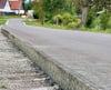 Die Bankette der Fahrbahn am Altenburger Damm müssen noch gebaut werden.  