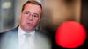 Der Verteidigungsminister kritisiert, dass zentrale Punkte seines Gesetzentwurfs geändert wurden, bevor dieser überhaupt in den Bundestag eingebracht worden ist. (Archivbild)