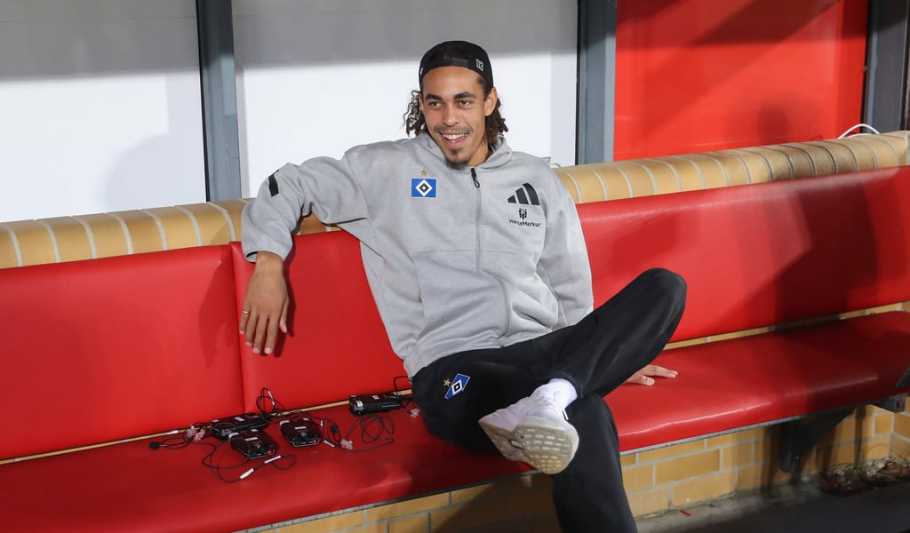 Schon wie ein Co-Trainer: HSV-Kapitän Yussuf Poulsen.