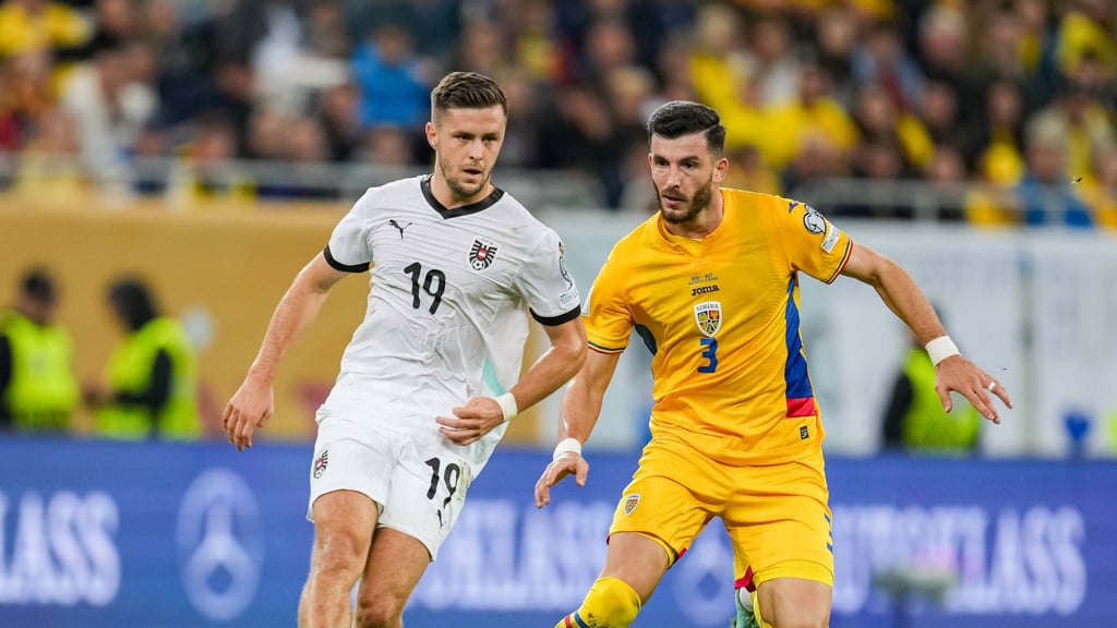 Christoph Baumgartner am Ball für die österreichische Nationalmannschaft.