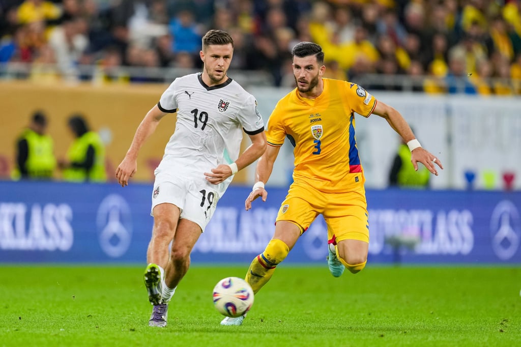 Christoph Baumgartner am Ball für die österreichische Nationalmannschaft.