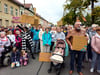 Protest: Demonstration gegen die Schließung der Helios-Klinik Zerbst am 8. Oktober 2025 vor dem Krankenhaus. Genutzt hat es nichts.