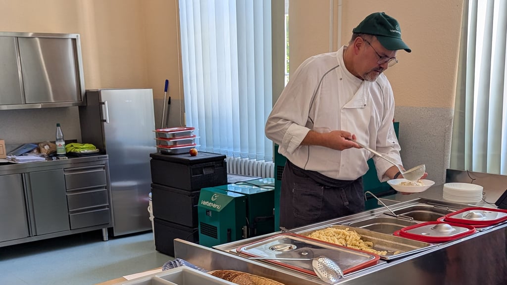 Seit August können die Grundschulkinder in Weferlingen wieder ein warmes Mittagessen genießen. Rund 90 Kinder werden in der Planschule vom neuen Essensanbieter versorgt.