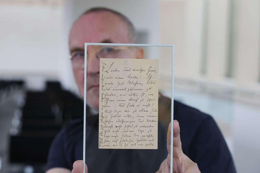 Die Karte zeigt eine Antwort Nietzsches auf die „Fanpost“ eines Verehrers.