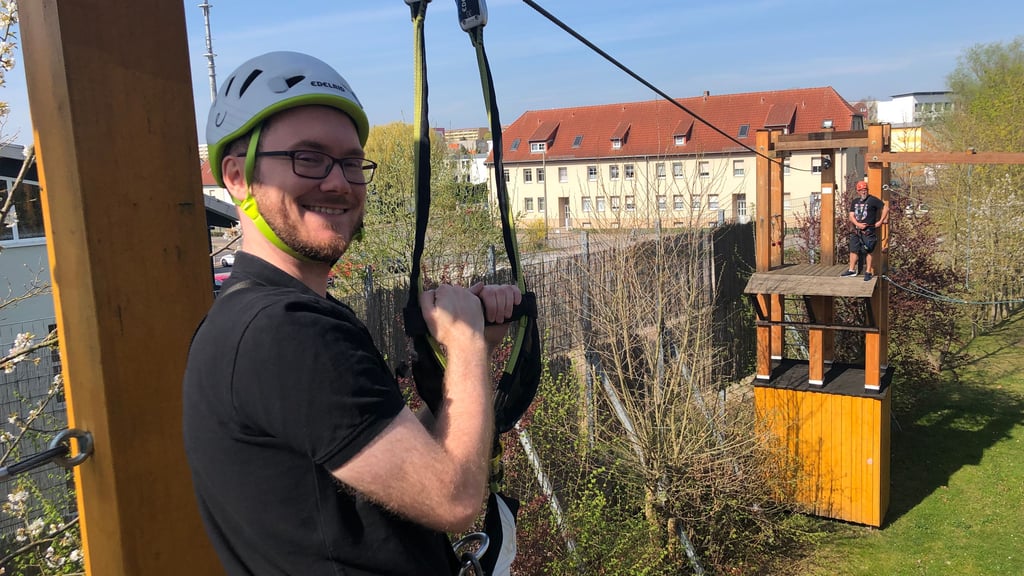 Im Frühjahr 2025 hat Volksstimme-Redakteur Mike Kahnert den Hochseilgarten in Stendal getestet. Im Oktober 2025 hat sich der Stadtrat für die Rettung des Freizeitangebots ausgesprochen.