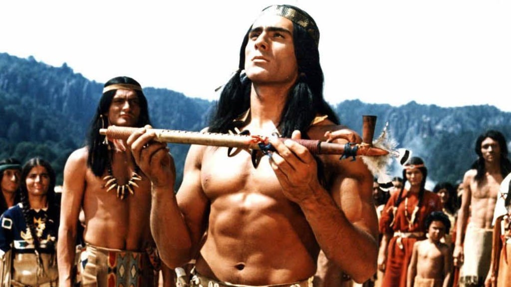 Gojko Mitic in einer Filmszene aus „Die Söhne der Großen Bärin“.