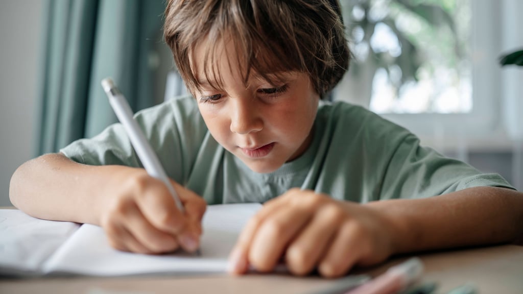Konzentriert bei der Arbeit: So üben sich Grundschüler derzeit gebundener Handschrift. Neue Konzepte könnten diese Vorgehensweise verdrängen. 