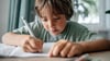 Konzentriert bei der Arbeit: So üben sich Grundschüler derzeit gebundener Handschrift. Neue Konzepte könnten diese Vorgehensweise verdrängen.&nbsp;