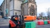 Neue Sperren sollen die Sicherheit auf dem Weihnachtsmarkt in Magdeburg erhöhen. (Archivbild)