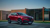 Alfa Romeo frischt den Tonale mit überarbeiteter Front und neuen Farboptionen auf: Das Facelift bringt mehr Individualität ins Kompakt-SUV.