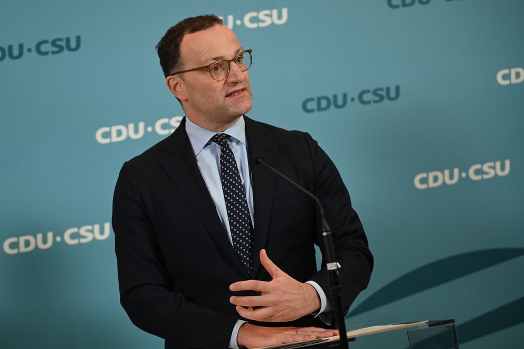 Jens Spahn weist darauf hin, dass der Bundestag bei dem Thema Wehrdienst das letzte Wort hat. (Archivbild)