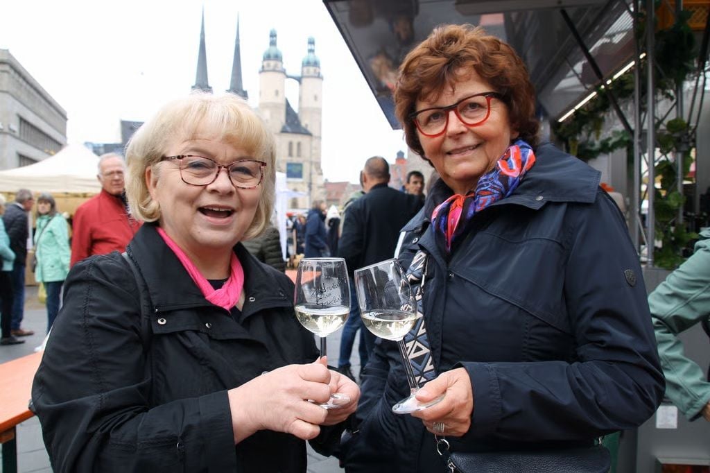 Beim letztjährigen Bauernmarkt wurde zur Freude vieler Besucher auch Wein ausgeschenkt. Beim Weinfest an diesem Wochenende auf dem Markt fällt die Auswahl noch erheblich größer aus.