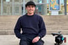 Der freischaffende Videokünstler Georg Schuster aus Halle auf den Treppen des Multimediazentrums Halle, wo er schon kurz nach dem Abitur in sein eigenes Büro gezogen ist.