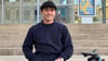 Der freischaffende Videokünstler Georg Schuster aus Halle auf den Treppen des Multimediazentrums Halle, wo er schon kurz nach dem Abitur in sein eigenes Büro gezogen ist.