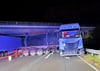 Der verunfallte Lkw blockiert die A9 bei Vockerode.