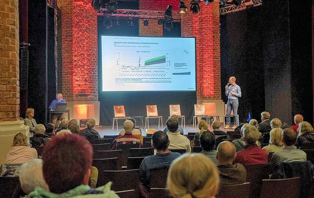 Beim „Bürgerdialog zur Wärmeplanung“ ist auch der notwendige Ausbau des Stromnetzes zur Versorgung von Wämepumpen besprochen worden.