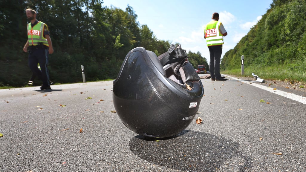 Auf der L1 wurde ein Moped-Fahrer bei einem Unfall schwer verletzt.