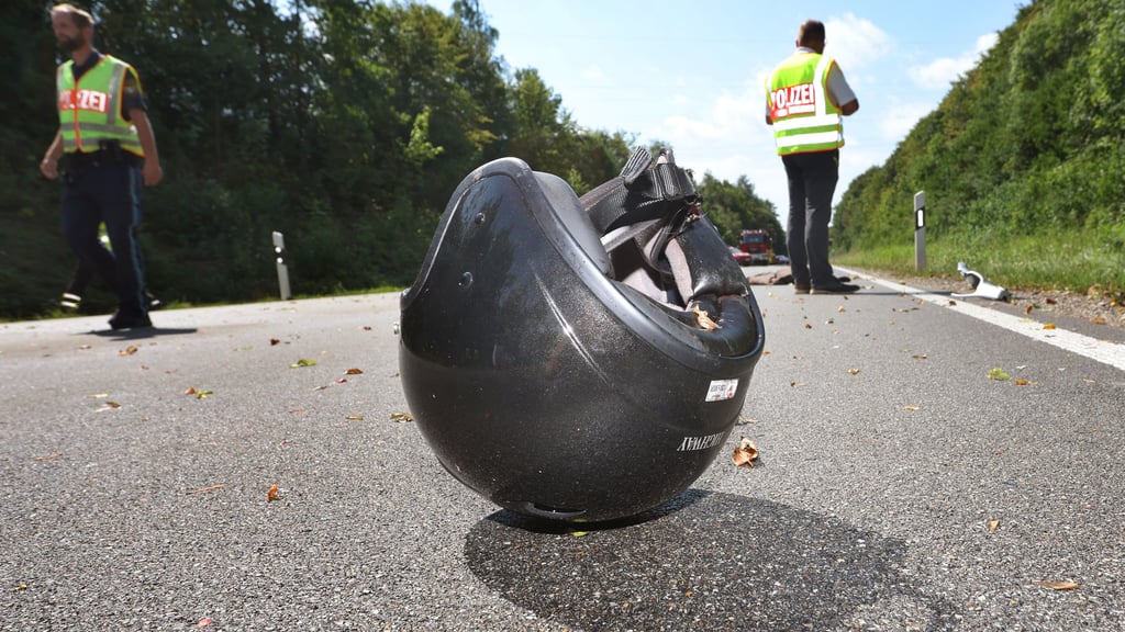 Auf der L1 wurde ein Moped-Fahrer bei einem Unfall schwer verletzt.