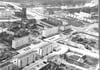 Blick auf die Magdeburger Innenstadt, vermutlich in den 1960er Jahren. Nach der Zerstörung der City im Zweiten Weltkrieg musste Magdeburg wieder neu aufgebaut werden. Rechts im Bild die Freifläche, auf der heute das Galeria-Kaufhaus und der Blaue Bock stehen. 