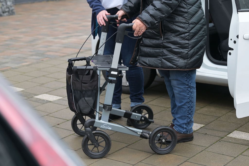 Tausende ehrenamtliche Nachbarschaftshelfer sind in Thüringen in der Betreuung Pflegebedürftiger aktiv (Symbolfoto).