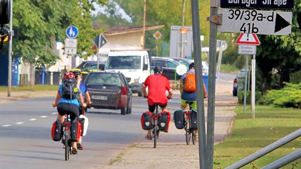 Radfahrer sind in der Saalestadt im Sommer viel unterwegs.