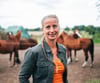 Landwirtin Kerstin Lehmann tritt als AfD-Kandidatin für die Bürgermeisterwahl in Petersberg an. Ihre Leidenschaft zu Pferden hat sie schon von Kindheitstagen an. 