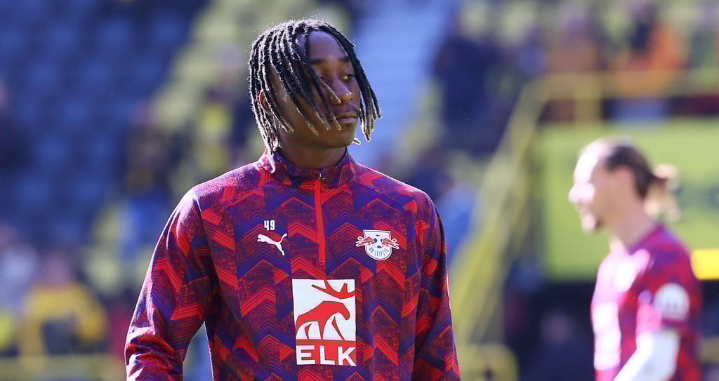 Yan Diomande beim Aufwärmen.