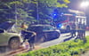 Die Feuerwehr Aken bei einem Unfall am Freitag auf der L63