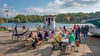 Zum Abbaden im Waldbad hoffen alle auf gutes Wetter.