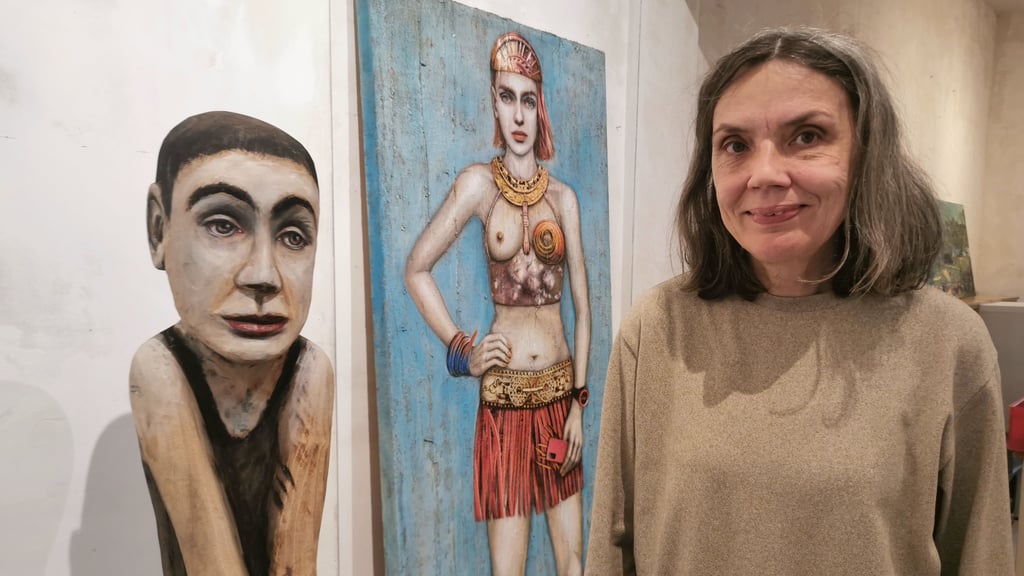 Vernissage in Magdeburg: Künstlerin Anne Rose Bekker setzt in ihren Arbeiten unter anderem starke Frauen aus Mythos und Geschichte in Szene. Zu sehen ab 17. Oktober in der Kunstwerkstatt im Buckauer Engpass.