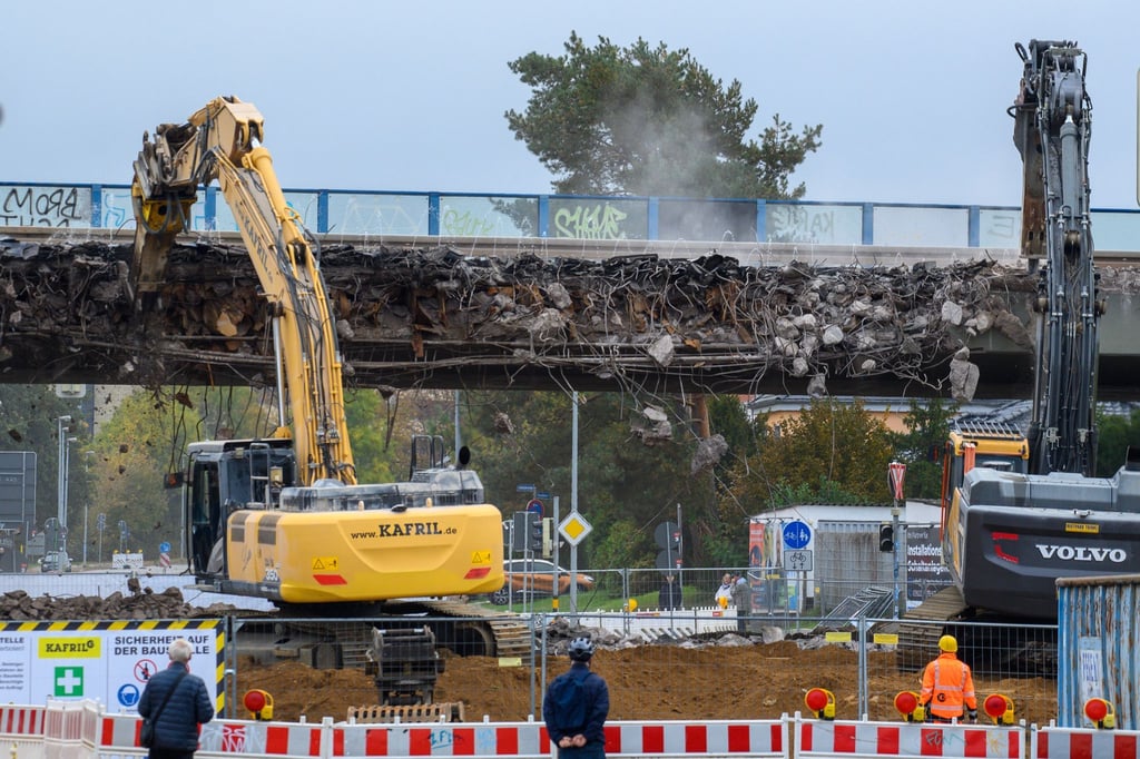 Am Magdeburger Ring laufen Abrissarbeiten.