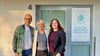 Marco und Ramona Glaß mit Karen Raschmann, Geschäftsführerin des Behindertenverbandes (von links).