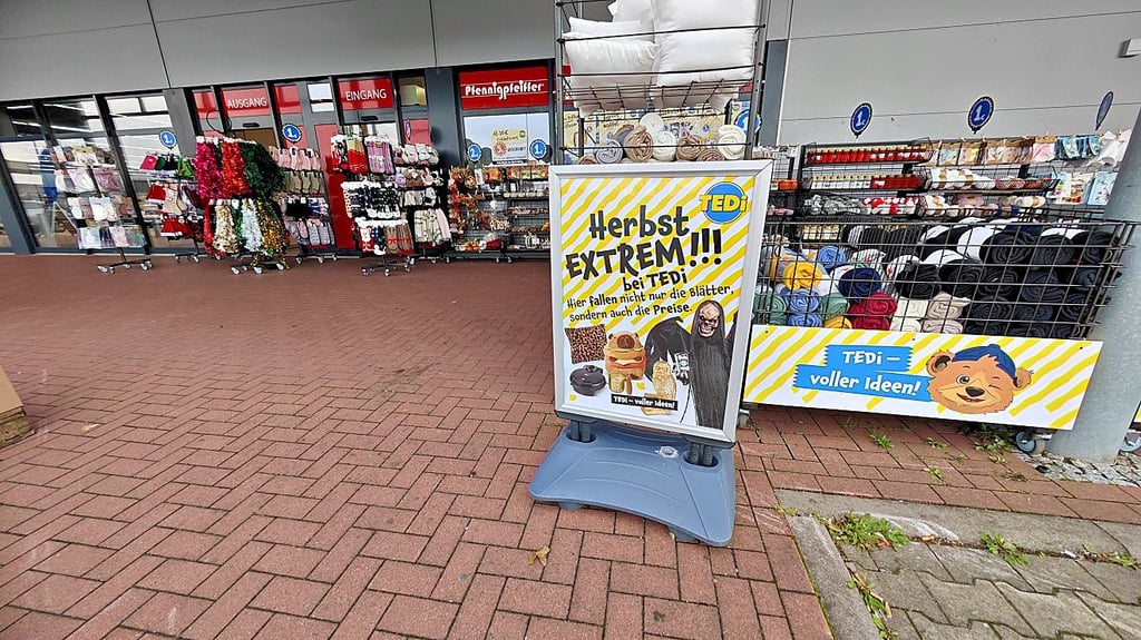 Auch der bisherige Pfennigpfeiffer-Markt im Sangerhäuser Helmepark gehört jetzt zu Tedi. Das alte Logo ist aber noch zu sehen.