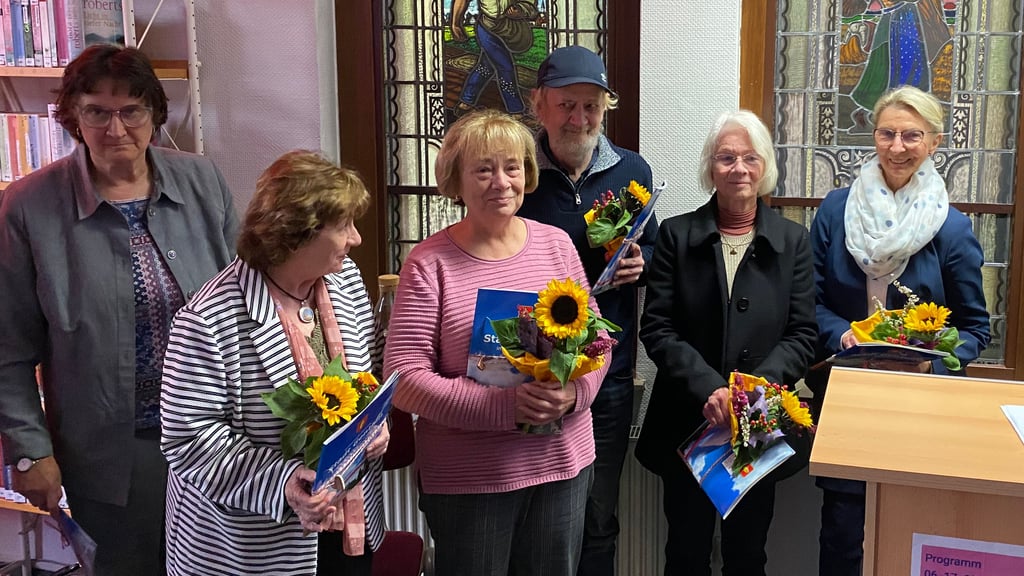 Die Mitglieder des Edlef-Köppen-Freundeskreis und viele weitere Ehrenamtliche wurden geehrt.