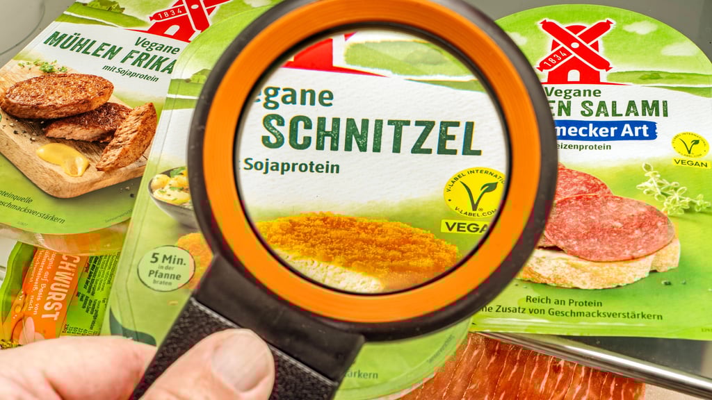 Wie sollten vegetarische und vegane Fleischersatzprodukte genannt werden? Wenn es nach dem EU-Parlament geht, nicht Schnitzel, Wurst oder Frikadelle.