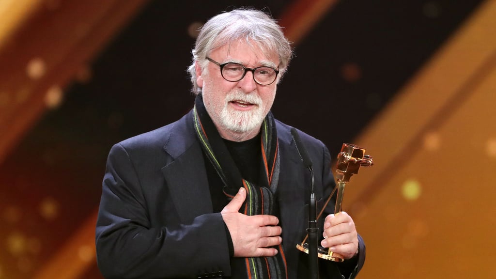 Er prägte Generationen von Krimifans und war eines der bekanntesten Gesichter im deutschen Fernsehen: Andreas Schmidt-Schaller beendet seine Karriere.
