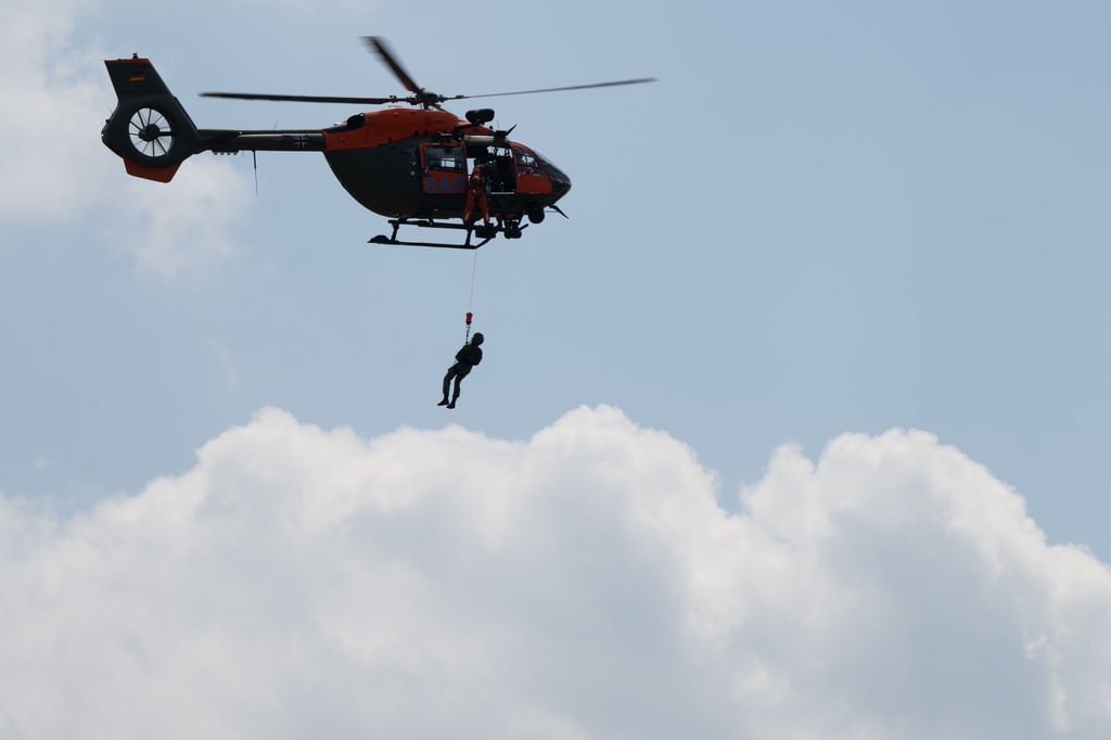 Marineflieger haben zwei Schiffbrüchige gerettet. (Symbolbild)