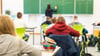 Mit den Leistungen von Schülerinnen und Schülern in Deutschland geht es laut Bildungsstudien bergab.