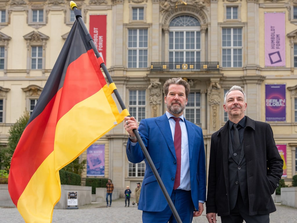 Der Berliner Beauftragter zur Aufarbeitung der SED-Diktatur, Frank Ebert (r) und CDU-Fraktionschef Dirk Stettner unterstützen die Idee einer „Freiheitsausstellung“ im Humboldt Forum.