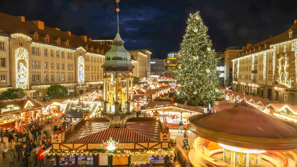 Der Alte Markt im Lichterglanz - ein Foto, das vor dem schrecklichen Anschlag auf den Magdeburger Weihnachtsmarkt entstand. Schausteller hatten auf Entschädigung ihrer Umsatzausfälle gehofft.