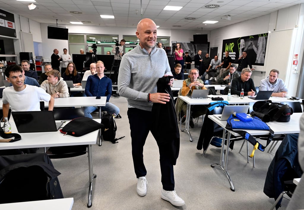 Rouven Schröders erster Auftritt als Sportchef im Borussia-Park.