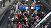 Jeden Tag fahren hunderte Züge am Hamburger Hauptbahnhof.